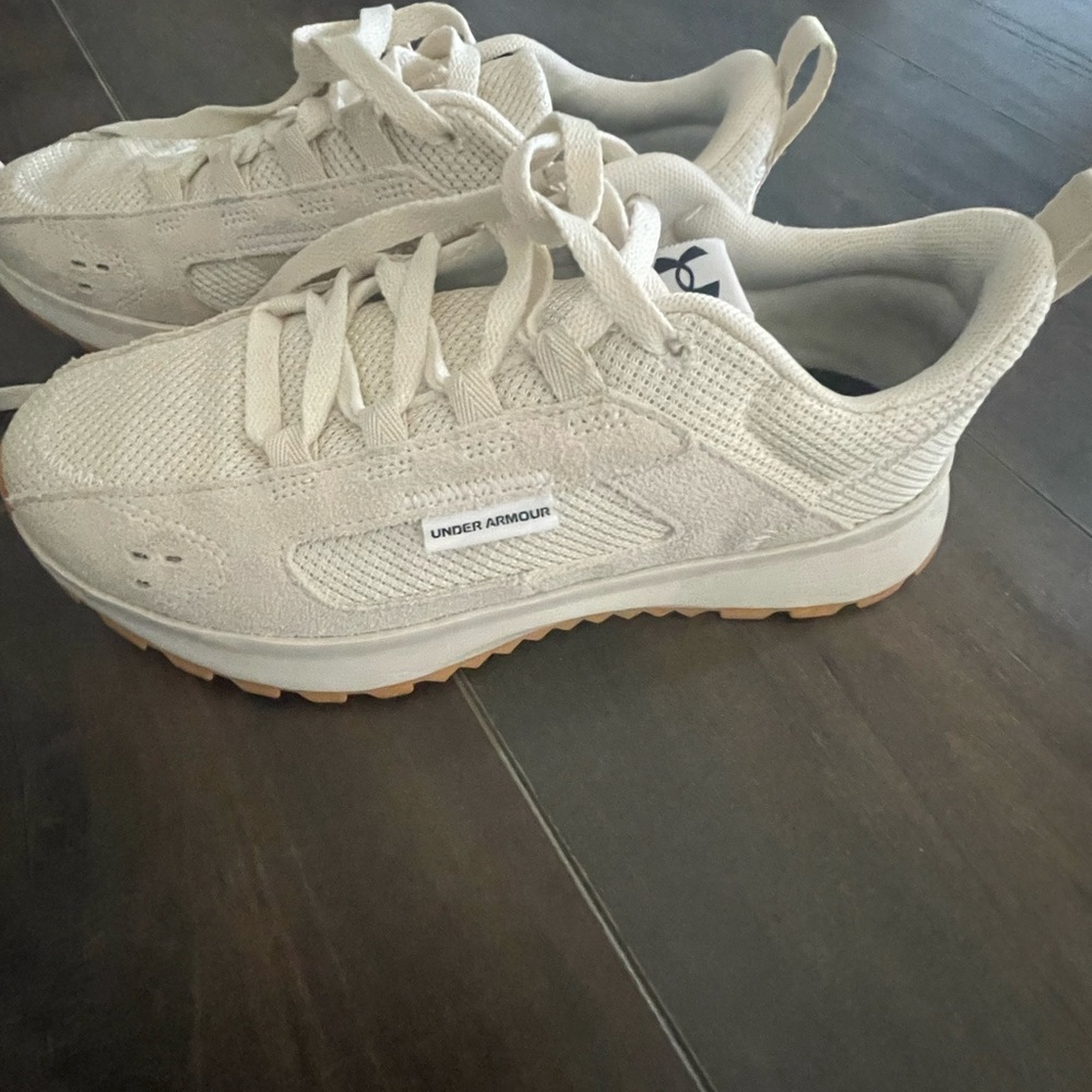 Under Armour Women’s size 7.5 Lace-Up Sneakers